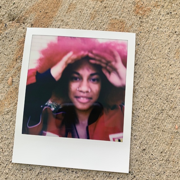 Meet your Posher, Ayana - Picture 3 of 4